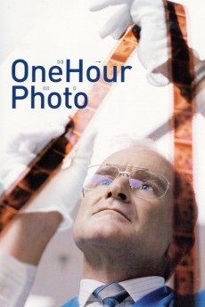 One Hour Photo (2002) Poster